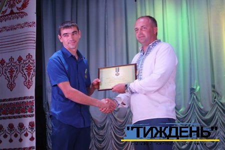 Президент нагородив волонтера Андрія Ломова