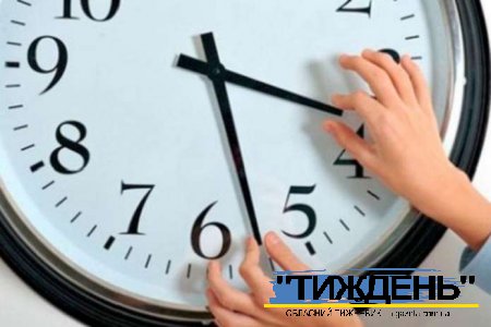 Україна перейшла на зимовий час - о 4-й ранку стрілки годинника в Україні перевели на годину назад