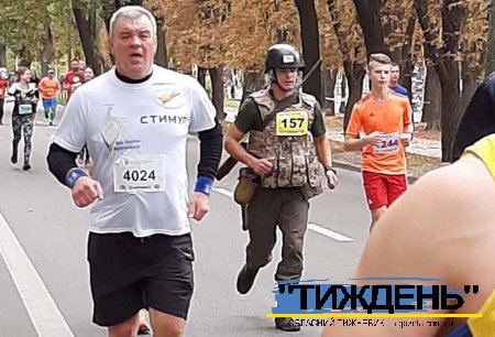 Тростянчанин встановив рекорд України, пробігши марафон в повній екіпіровці солдата