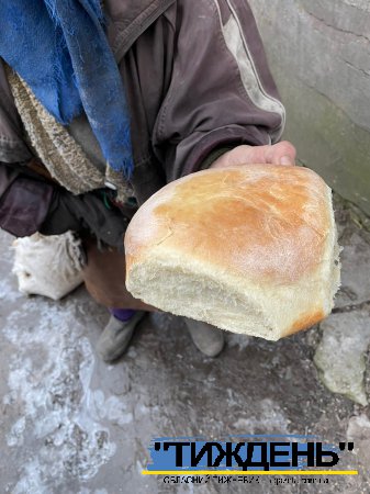 Жителі окупованого Тростянця останній хліб ділять по братськи