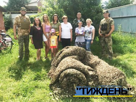 Збройні Сили України захищають Батьківщину, волонтери Охтирки плетуть захист для ЗСУ