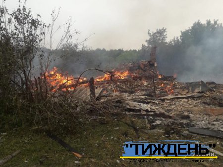 Ворог пошкодив приватні домогосподарства і знищив автівку