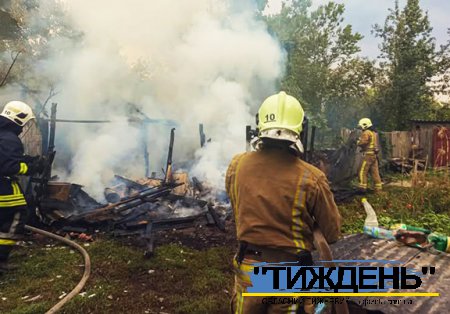 У Гаївському мікрорайоні Тростянця горіли господарчі будівлі