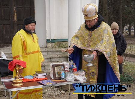 Різдво у Тростянці: святкова радість на богослужіннях і солодкі подарунки дітворі