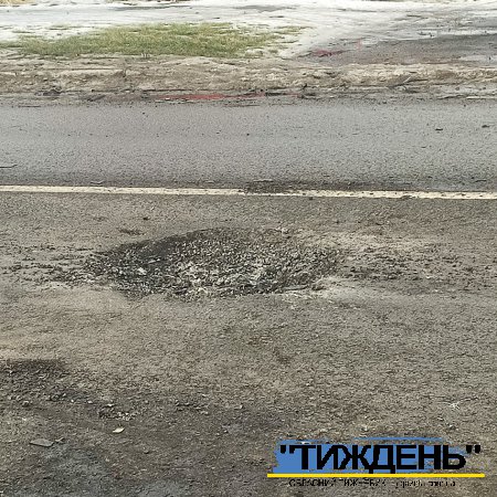 росія атакувала Тростянець: ворожий дрон влучив посеред дороги