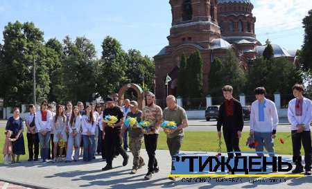 День Героїв у Тростянці: вшанували полеглих і помолилися за повернення зниклих безвісти і полонених