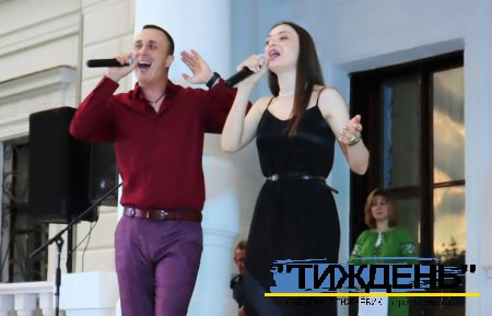 Військовослужбовець і співак Артем Чернетченко провів у Тростянці благодійний концерт