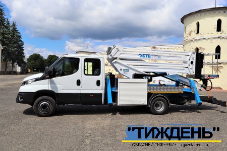 Комунальникам Тростянецької громади передали новий автопідйомник IVECO