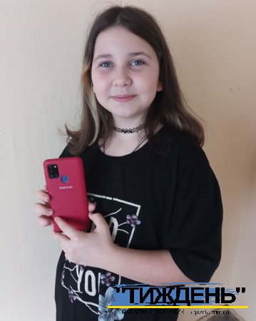 Українські воїни повернули 10-річній тростянчанці смартфон, який у неї забрали окупанти