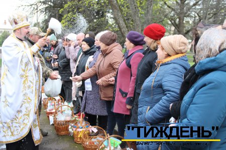 Священники Православної Церкви України у Тростянці провели освячення пасок