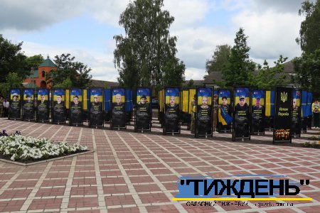 На оновленій Алеї Слави в Тростянці увічнили пам`ять 85 Героїв російсько-української війни
