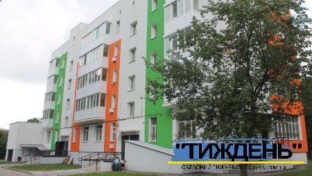 Завершується відбудова обстріляного росіянами в окупацію багатоповерхового будинку