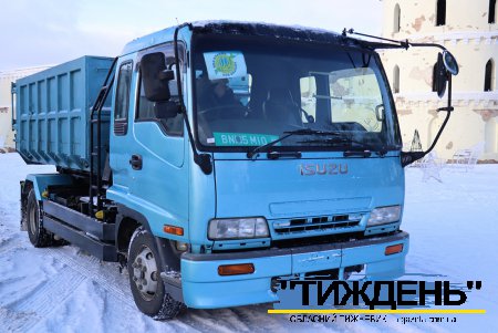 Партнери з Японії подарували комунальникам Тростянця потужну вантажівку