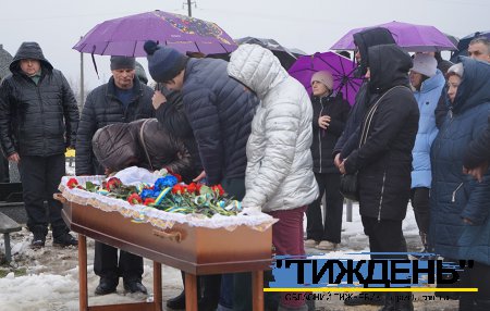 Загинув за Україну: у Тростянці попрощалися з захисником Віталієм Котляром