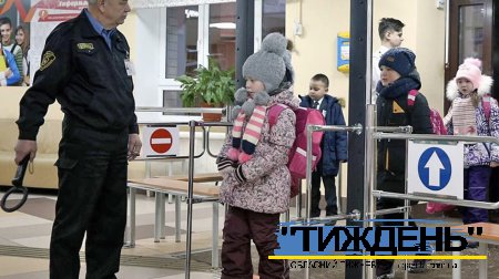 Відеокамери та металодетектори: як працюватимуть нові правила безпеки у школах