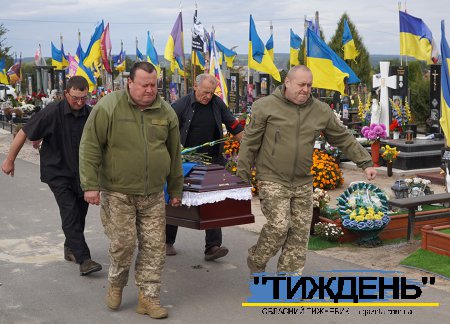 Навіки 32: Тростянецька громада попрощалася з захисником Вадимом Шелестом
