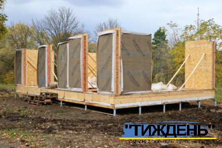 У Тростянці будують експериментальне житло для ВПО за нідерландською технологією